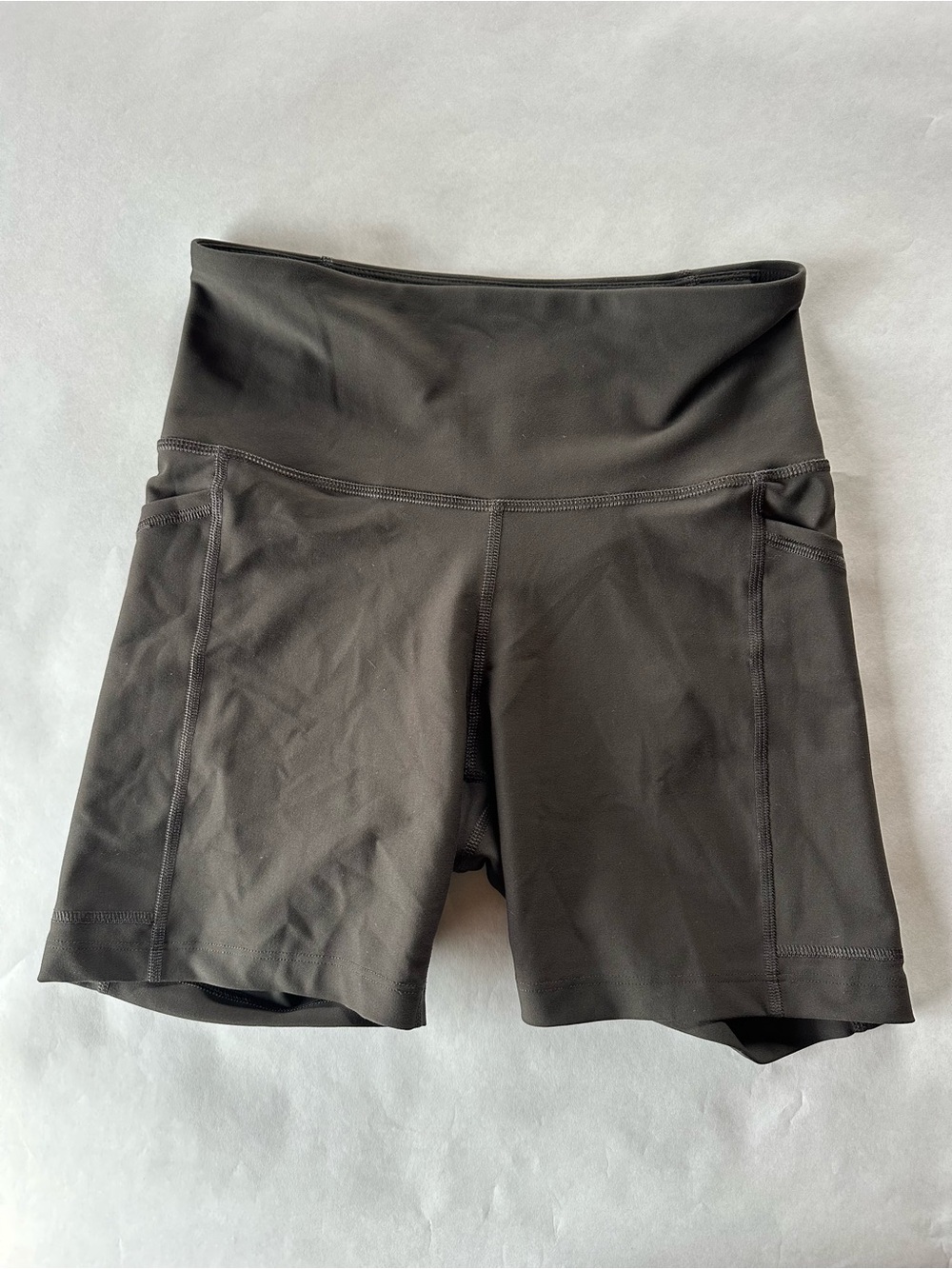 Old Navy 6” Mid Waist Women's Bike Shorts - Black and Olive Set - Picture 2 of 16